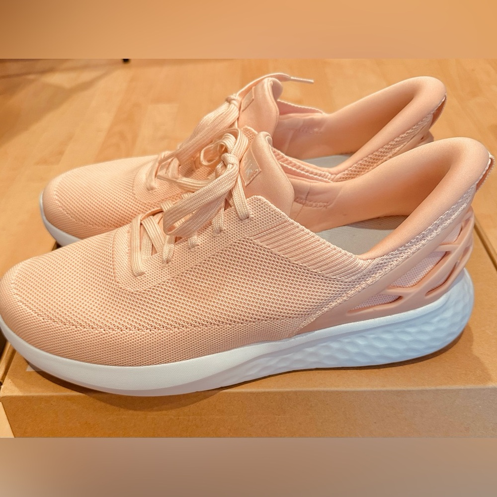 New KIZIK ATHENS Peaches peach Easy Slip In Sneakers Shoes Men 12 Women's 13.5